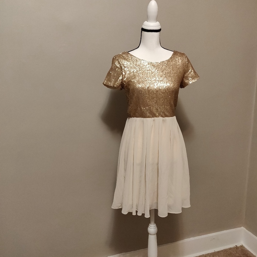 FOREVER 21 STUNNING SEQUINNED SIZE M